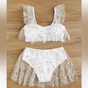💕3 for $15 - NWOT White Floral Swim